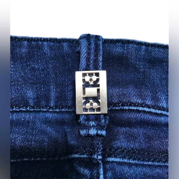 Black Label By Chico’s Dark Wash Denim Low Rise Jeans Charm 5 Pockets Size 00 - Picture 7 of 13